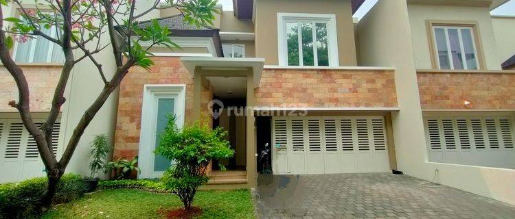 Rumah 2LT Mewah, Modern, Asri, Pool Dan Taman di Lokasi Stategis 1