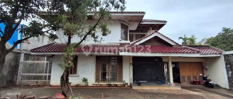 Rumah Bagus dan Luas 2LT dan Paviliun, SHM di  Pasar Minggu 1