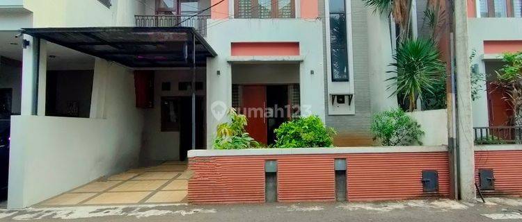 Town House 2LT Terawat, Aman, Nyaman Semi Furnished Siap Huni 1