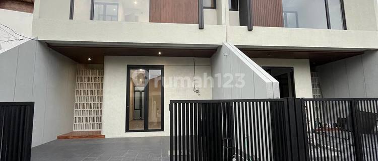 New Fresh House 2 Units Side by Side Near Hokky Supermarket & Merr in Klampis, Nice House with SHM at Wisma Mukti Residence, Jl. Klampis Anom III Block F No.24, Klampis Ngasem, Sukolilo, Surabaya City, East Java, Indonesia, 60117, Sukolilo 1