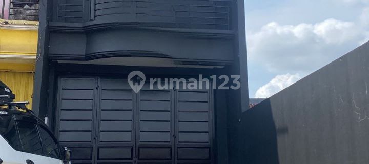 For Rent: 3-Story Shop House in Kalisari, Pasar Rebo - Spacious Parking, Strategic Location 1