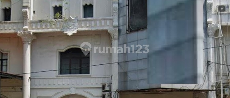 Shop House at Jl. Imam Bonjol, Semarang (Land Area/Building Area 142/340 m²) 1