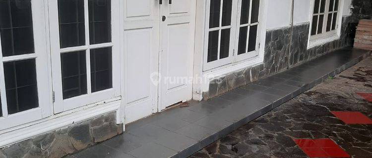 Rumah 2 Lantai Bagus Semi Furnished di Sektor 1 Bintaro 1