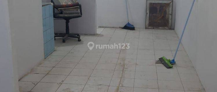 Ruko dijual cepat di lokasi strategis cocok untuk kantor 1