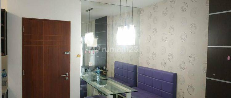 Apartement 2 BR Semi Furnished Baru Lantai 3 Favorit  1