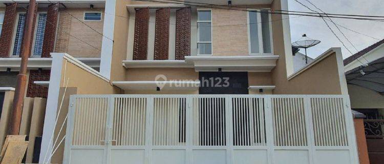 Rumah Manyar Kertoadi New Minimalis Row 3 Mobil, Carport 2 1