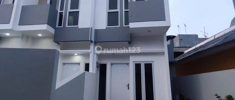 Rumah Bagus  2 Lantai Ditengah Kota  1