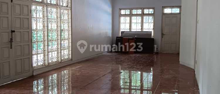 disewakan rumah hook termurah  di menteng  1