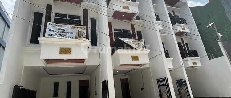 New 3-Story House for Sale in Greenville, Gang Mangga, Land Area 64 M2, Building Area 160 M2, 4 Bedrooms, 3 Bathrooms, Bonus 1 AC Unit, Negotiable Until Deal!! Come for a Survey!! 1