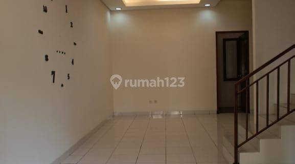 Rumah Di Kebayoran Lama 2 Lt Ada 3 Kt 2 Km Unfurnished Lt 90 M2 Lb 180 M2 Siap Huni, Disurvey Yuk!! 1