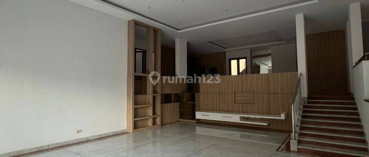 Rumah 4 Lantai Siap Huni Semi Furnished di Taman Villa Meruya Kembangan Jakarta Barat 1