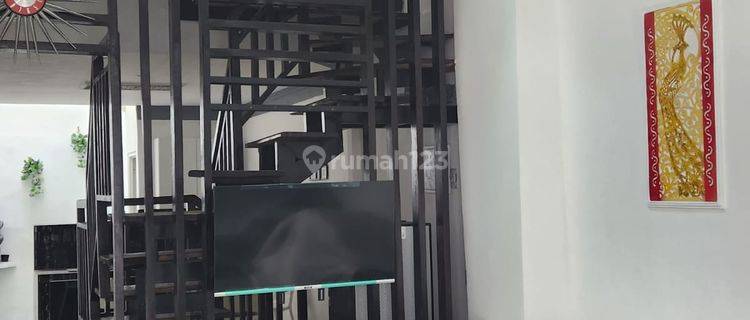 di Rumah Baru, 51 M2 ( 3 X 17 M), Listrik 3500 W, 3 Kt, 4 Km, Furnished ( Ac, Ranjang, Sofa, Meja Makan, Water Heater ) Tinggal Bawa Koper Saja !, Jakarta Utara 1