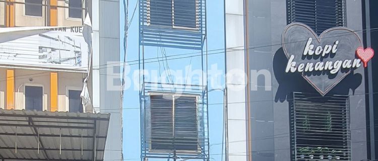 Well-maintained 2-story shophouse ready for use, roadside. 1