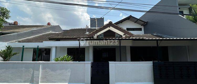 Disewakan Rumah Cantik Terawat 2 Lantai Di Riung Bandung 1