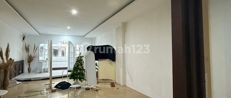 3-Story Shop House in the Center of Batam City Mall 1