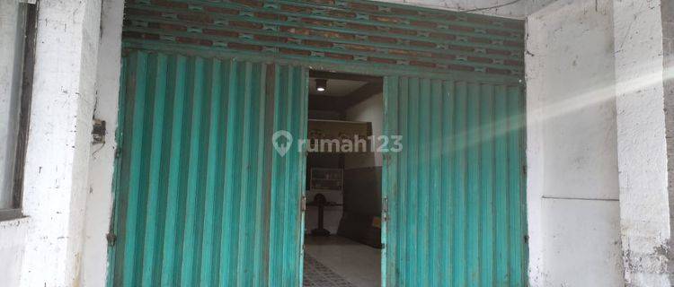 For Rent 2-Storey Shophouse Kerobokan Strategic Location 1