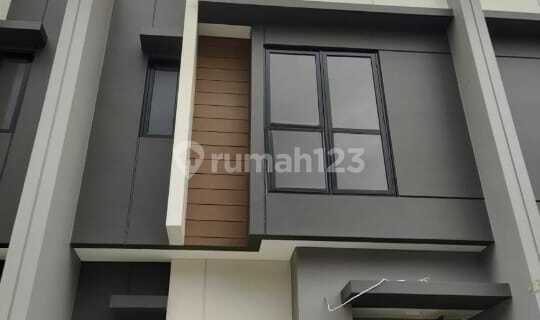 249. Disewakan Rumah 2 Lantai di Summarecon Crown Gading Regia - Harga Terjangkau 1