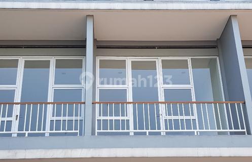 246. For Rent: 4.5-Story Strategic Shop House on Cipulir Raya, South Jakarta – Facing Main Road 1