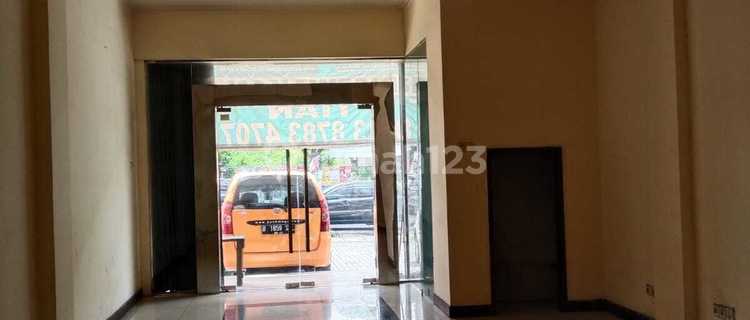 220. For Rent: Strategic 3-Story Shop House by Ciledug Main Road, Cipulir, South Jakarta – Flood-Free! 1