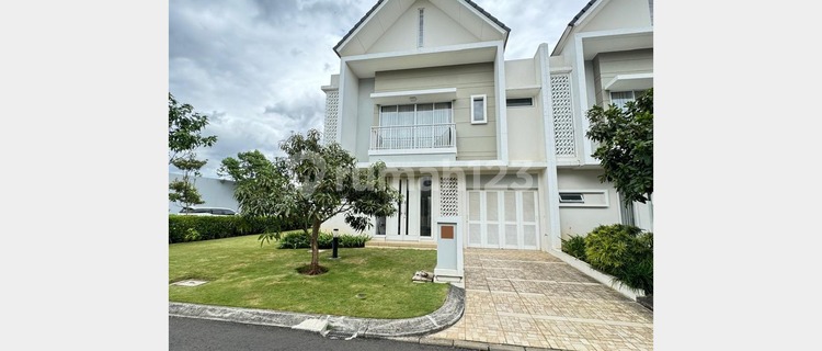 2-Story House at Hoek Summarecon Amanda Bandung 1