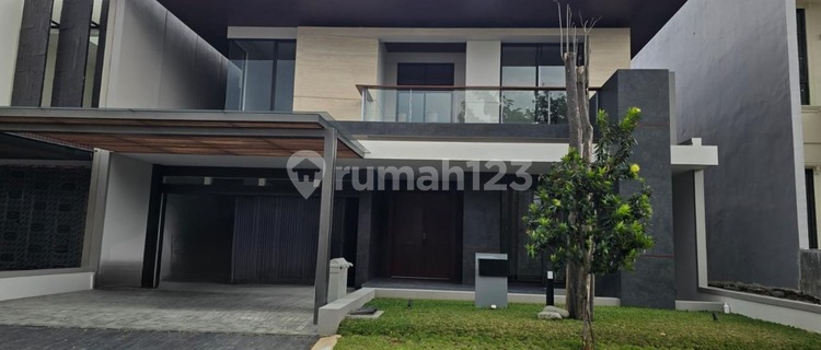 Luxurious House Just a Step Away to Summarecon Mall Bandung, Xandari Cluster 1