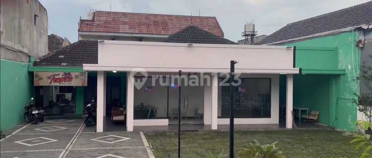 House for sale, suitable for business premises. 1