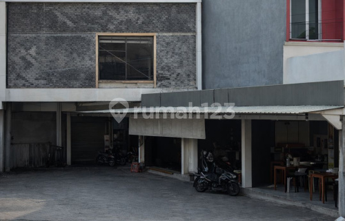 Two-Storey Shop House Ready for Use, Strategically Located in Pedurungan A5461 1