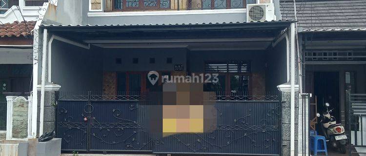 Rumah Dua Lantai Lokasi Strategis 1