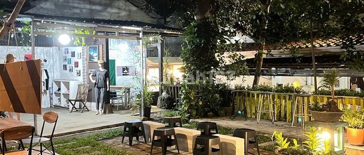 Cafe Bentuk Rumah Dengan Paviliun Dan Taman Banyak Ruang 1