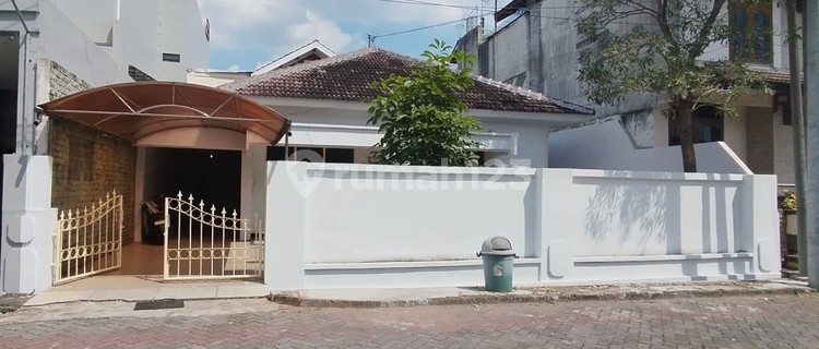 Rumah Dalam Perum Lokasi Dekat Mirota Godean 1
