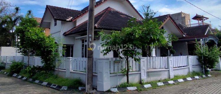 Rumah Dalam Perum Dekat Jalan Ring Road Utara, Sleman  1