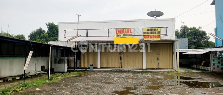 Shopee & Indomaret Corner Shop at Kedawung Intersection, Strategic Location 1