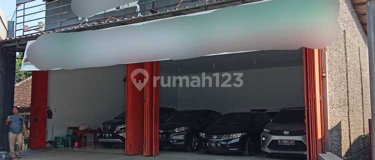 Shop House on the Side of Jalan Pangeran Cakrabuana, Cirebon Regency, West Java 1