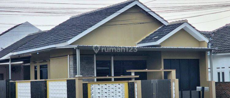 Rumah minimalis modern lokasi strategis dekat ke tol dan pusat perbelanjaan 1