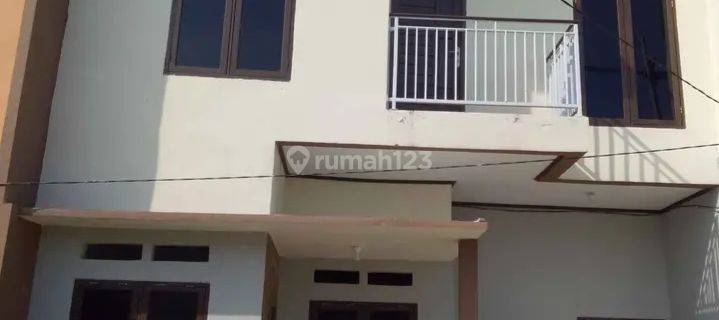 Rumah 2 Lantai. Di Kampung Timur, depan Sdit Ibnu Abbas  1