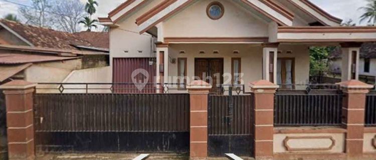 House, 1 Floor, Jl. Solok Kemas. Tanah Mas, Talang Kelapa Banyuasin. 1