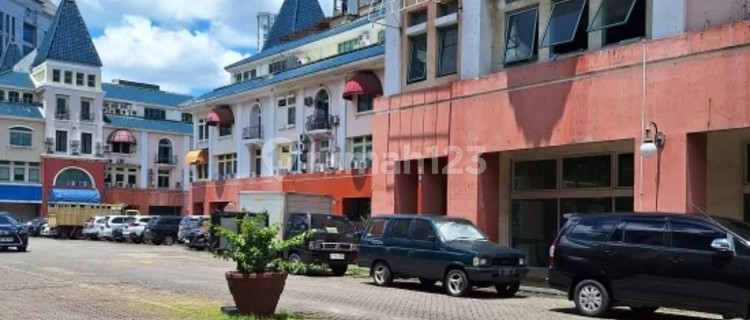 Puri Sentra Niaga Shop House [ruko]: For Lease - End Unit Facing Other Shop Houses 1