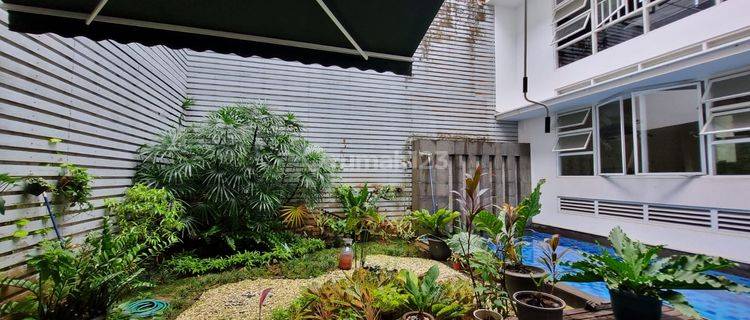 Dijual rumah mewah di Permata Buana 1