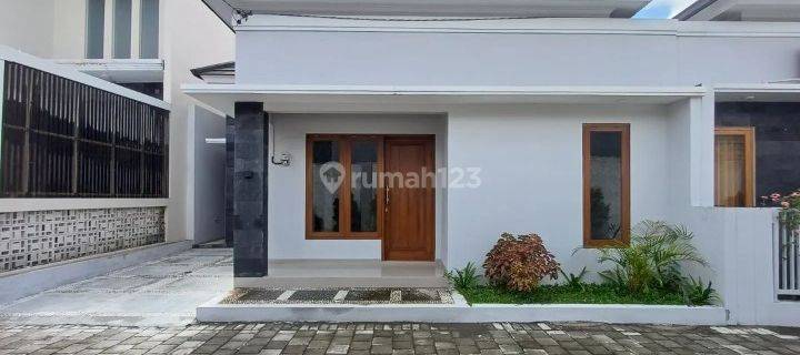 Rumah Cantik, Siap Huni, Dekat Maguwoharjo, Sleman 1