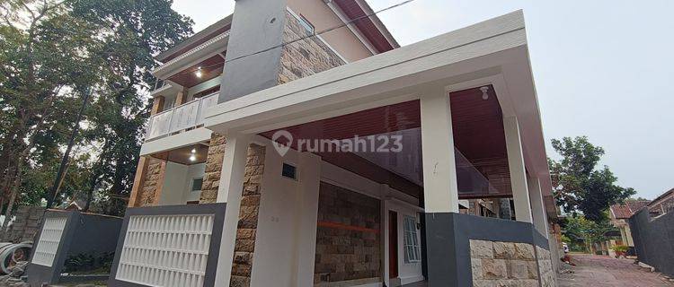 Rumah Cantik 2 Lantai Idaman Design Elegan Di Sleman Utara 1