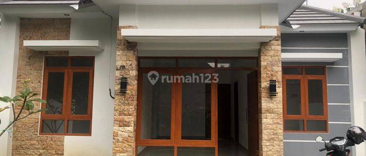 RUMAH BARU MURAH TAYUBAN, HANYA 15 MENIT KE BANDARA YIA 1