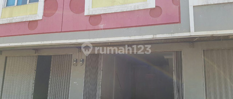 Shop house in Bale Tirtawana Bogor in front of the housing complex 1