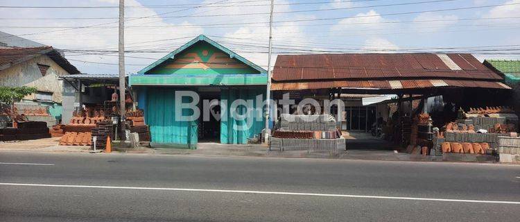 RUMAH STRATEGIS COCOK UNTUK TEMPAT USAHA  DI KUDUS 1