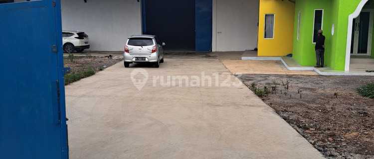 Gudang Siap Pakai Di Pinggir Jalan Utama Dekat Exit Tol 1