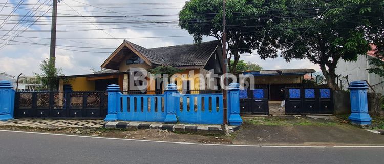 RUMAH STRATEGIS & ASRI PINGGIR JALAN BESAR, DEKAT UNGARAN SQUARE 1
