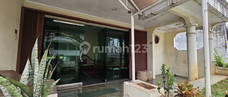 Strategic House on the Main Road Edge of Semarang City Near Java Mall 1