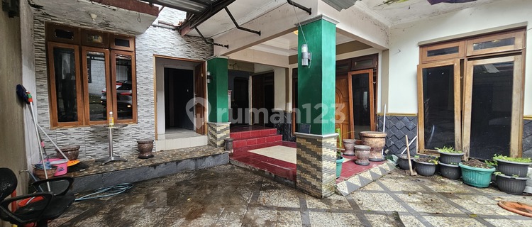 Rumah 2 Lantai di Pusat Kota Ungaran, Akses Mudah 1