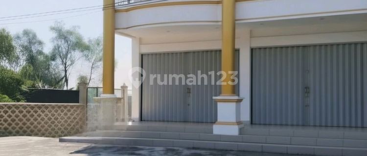 3-STORY SHOPHOUSE, READY TO OCCUPY + BASEMENT, ON MAIN ROAD PURWODADI - SOLO 1