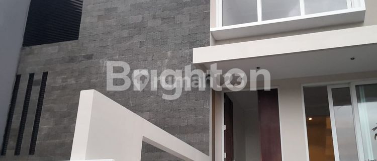 Ready-to-Live Luxury House in Genuk - West Ungaran 1