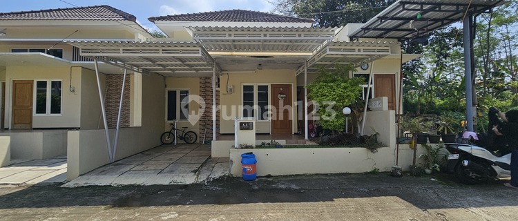 Comfortable Residence in East Ungaran, Land Area 90M² with SHM 1